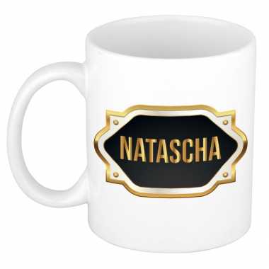 Naam cadeau mok / beker natascha met gouden embleem 300 ml