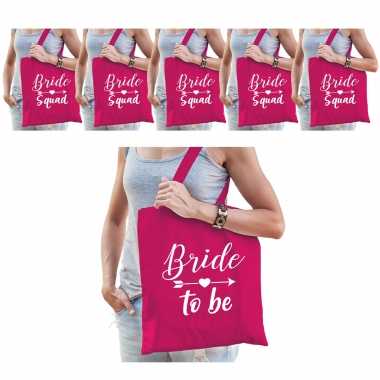 Vrijgezellenfeest dames tasjes/ goodiebag pakket: 1x bride to be roze+ 7x bride squad roze
