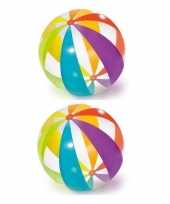 2x grote opblaasbare strandballen transparant met kleuren 122 cm