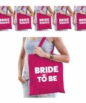 Pakket vrijgezellenfeest dames tasjes goodiebag 1x bride to be roze 7x bride squad roze