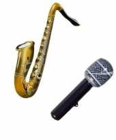 Set 2x opblaasbare muziek instrumenten saxofoon en microfoon