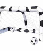 Set van 2x stuks opblaasbare speelgoed voetbal doelen met 4 ballen 213 x 122 cm