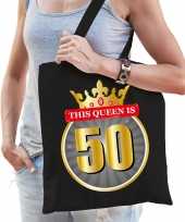 This queen is 50 verjaardag cadeau tas zwart voor dames sarah 50 jaar
