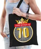 This queen is 70 verjaardag cadeau tas zwart voor dames
